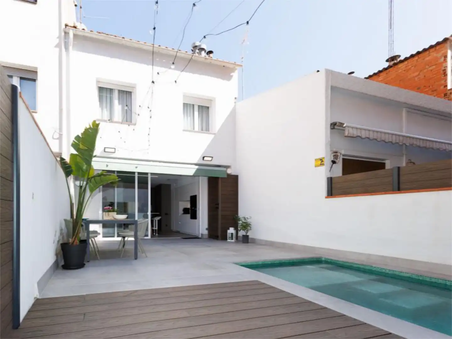 Casa adosada en venta en Carrer de Josep Renom, 2, Centre Vista exterior de Casa adosada en venta en Sabadell con Aire acondicionado, Terraza y Piscina