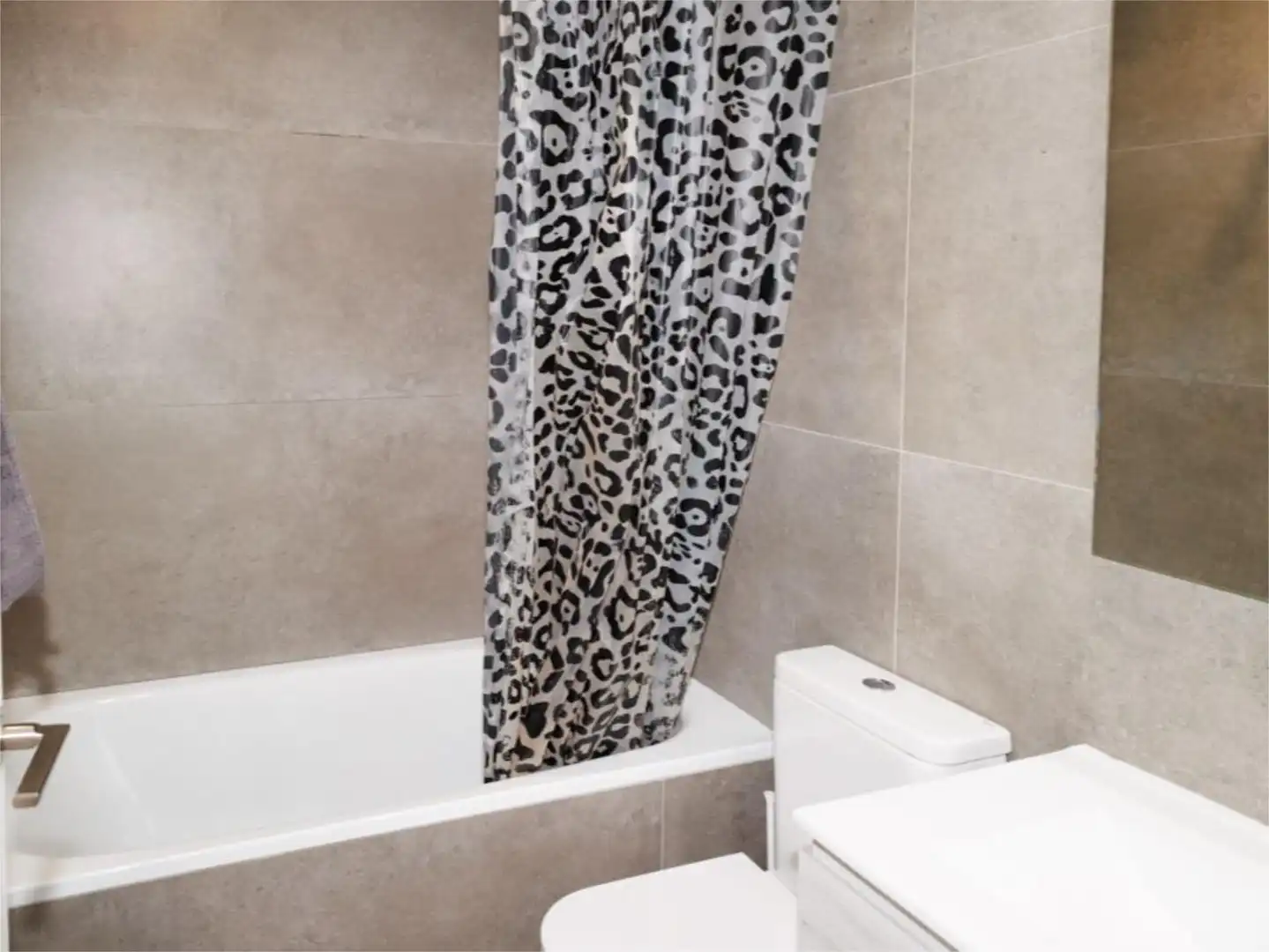 Casa adosada en venta en Carrer de Josep Renom, 2, Centre Baño de Casa adosada en venta en Sabadell con Aire acondicionado, Terraza y Piscina