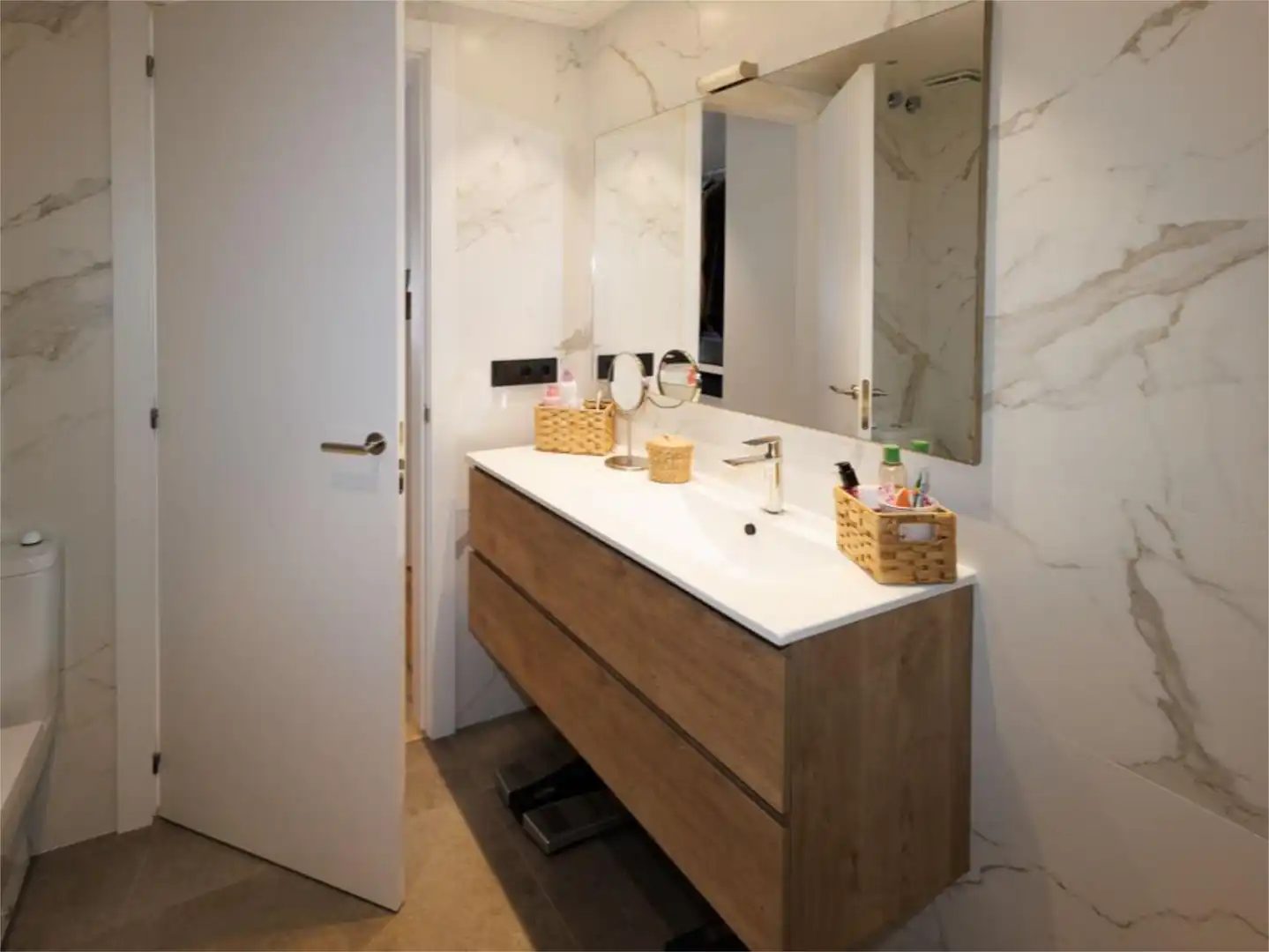 Casa adosada en venta en Carrer de Josep Renom, 2, Centre Baño de Casa adosada en venta en Sabadell con Aire acondicionado, Terraza y Piscina