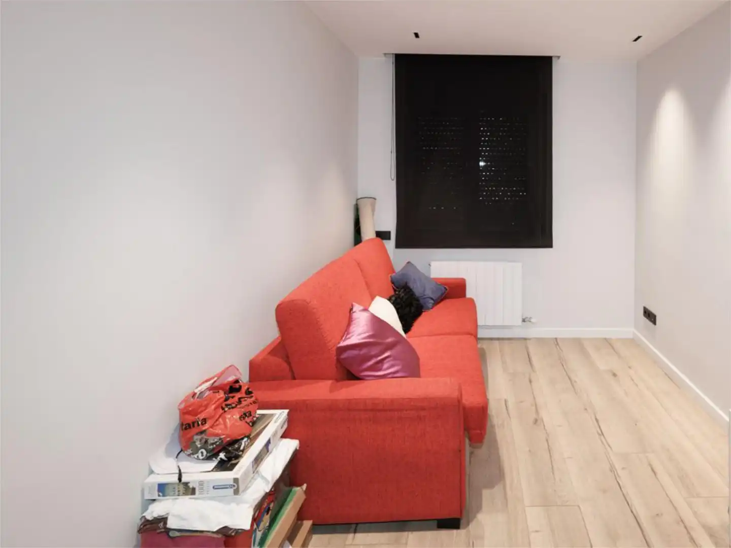 Casa adosada en venta en Carrer de Josep Renom, 2, Centre Sala de estar de Casa adosada en venta en Sabadell con Aire acondicionado, Terraza y Piscina