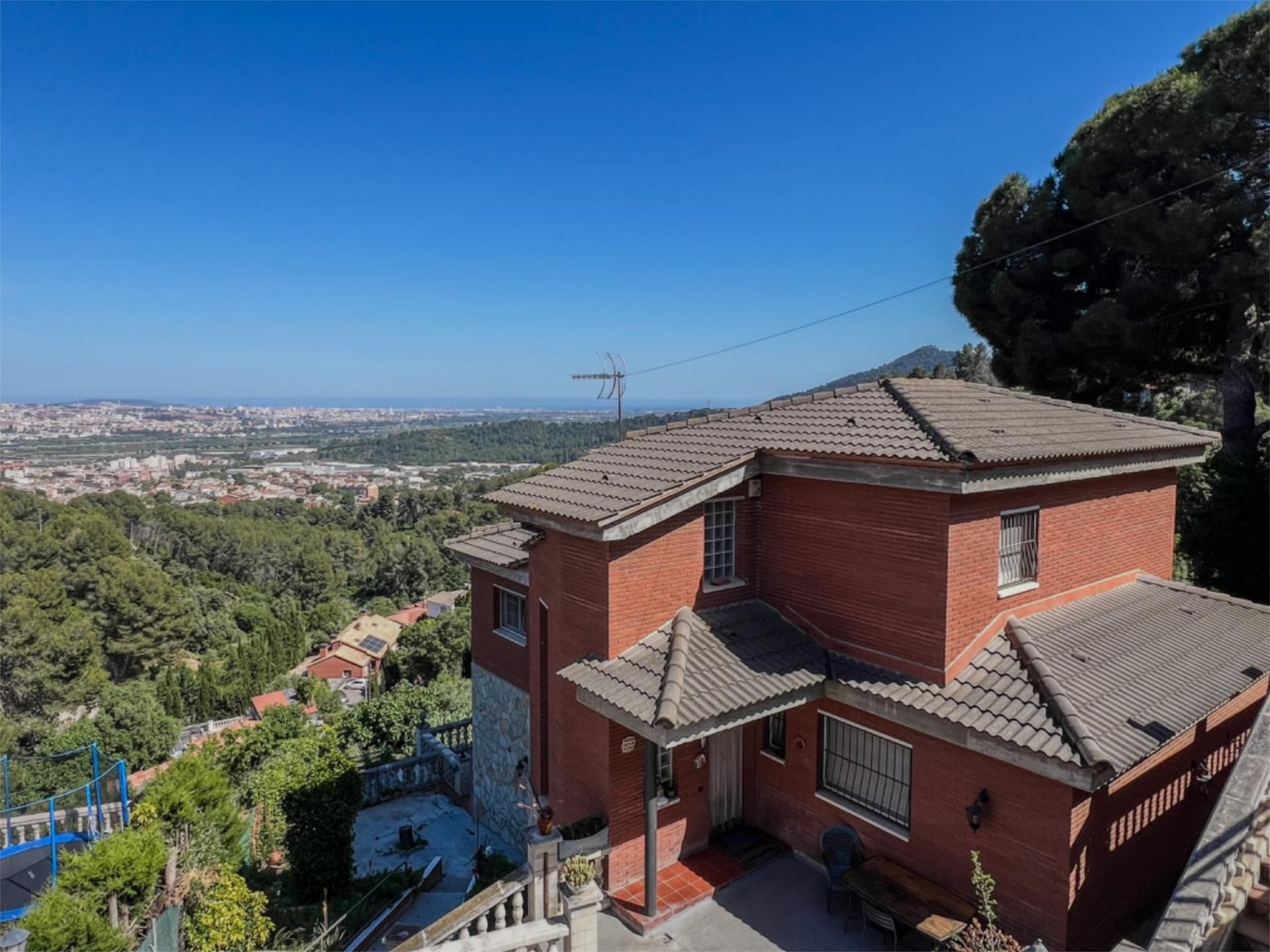 Vista exterior de Pis en venda en Sant Vicenç Dels Horts amb Aire condicionat, Calefacció i Jardí privat