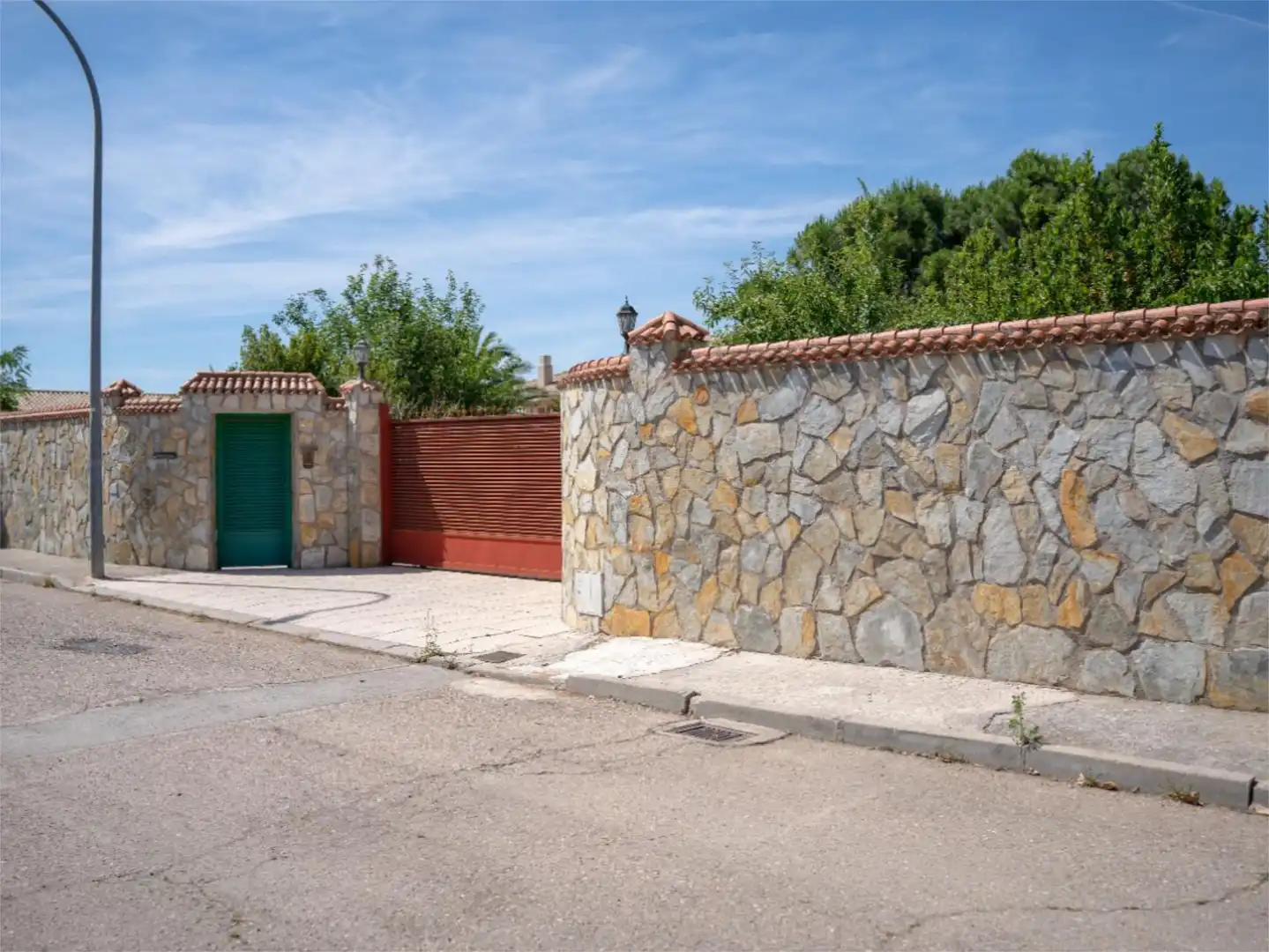 Außenansicht von Country house zum Verkauf in Valdetorres de Jarama mit Heizung, Privatgarten und Terrasse