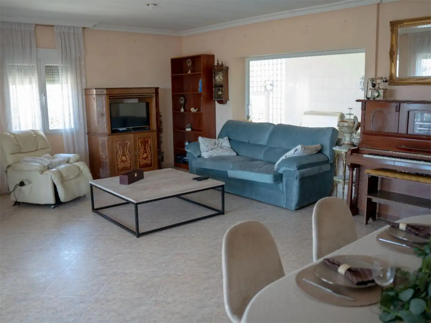 Wohnzimmer von Country house zum Verkauf in Valdetorres de Jarama mit Heizung, Privatgarten und Terrasse