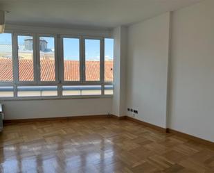 Bedroom of Flat to rent in  Madrid Capital  with Air Conditioner and Balcony