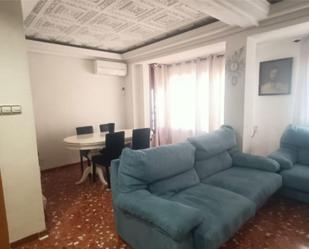 Sala d'estar de Pis en venda en Elda amb Aire condicionat
