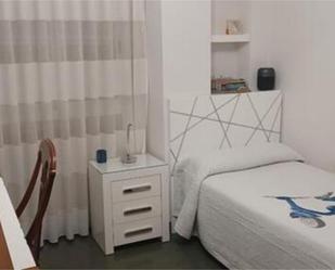 Dormitori de Pis de lloguer en  Almería Capital amb Calefacció, Terrassa i Moblat