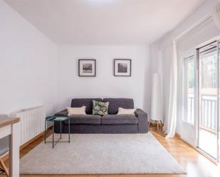 Living room of Flat to rent in  Zaragoza Capital  with Heating, Parquet flooring and Furnished
