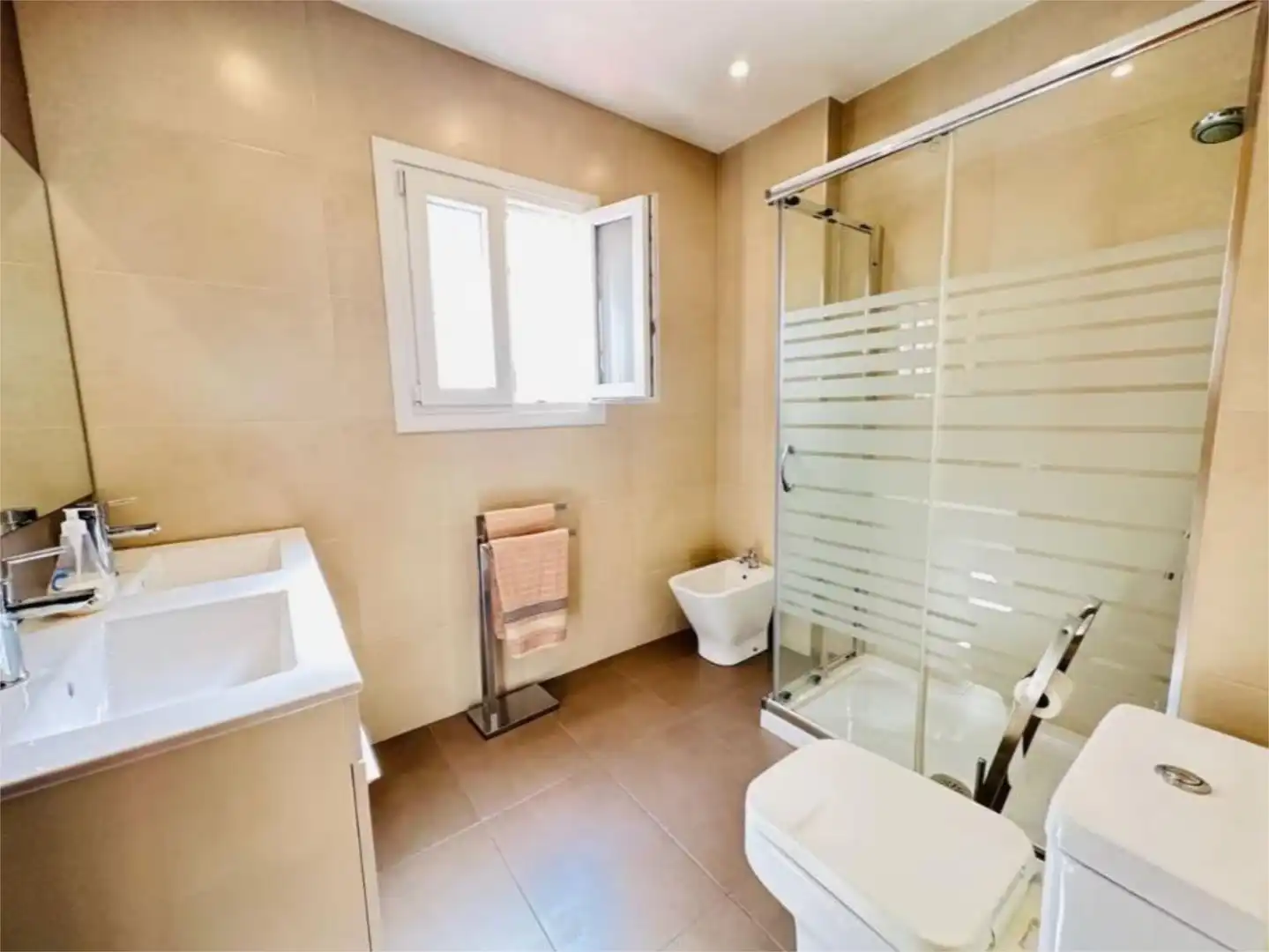 Casa o chalet en venta en Calle Castillo Bajo, 16, Urbanización Santa Rosa Baño de Casa o chalet en venta en Torrox con Aire acondicionado, Terraza y Piscina