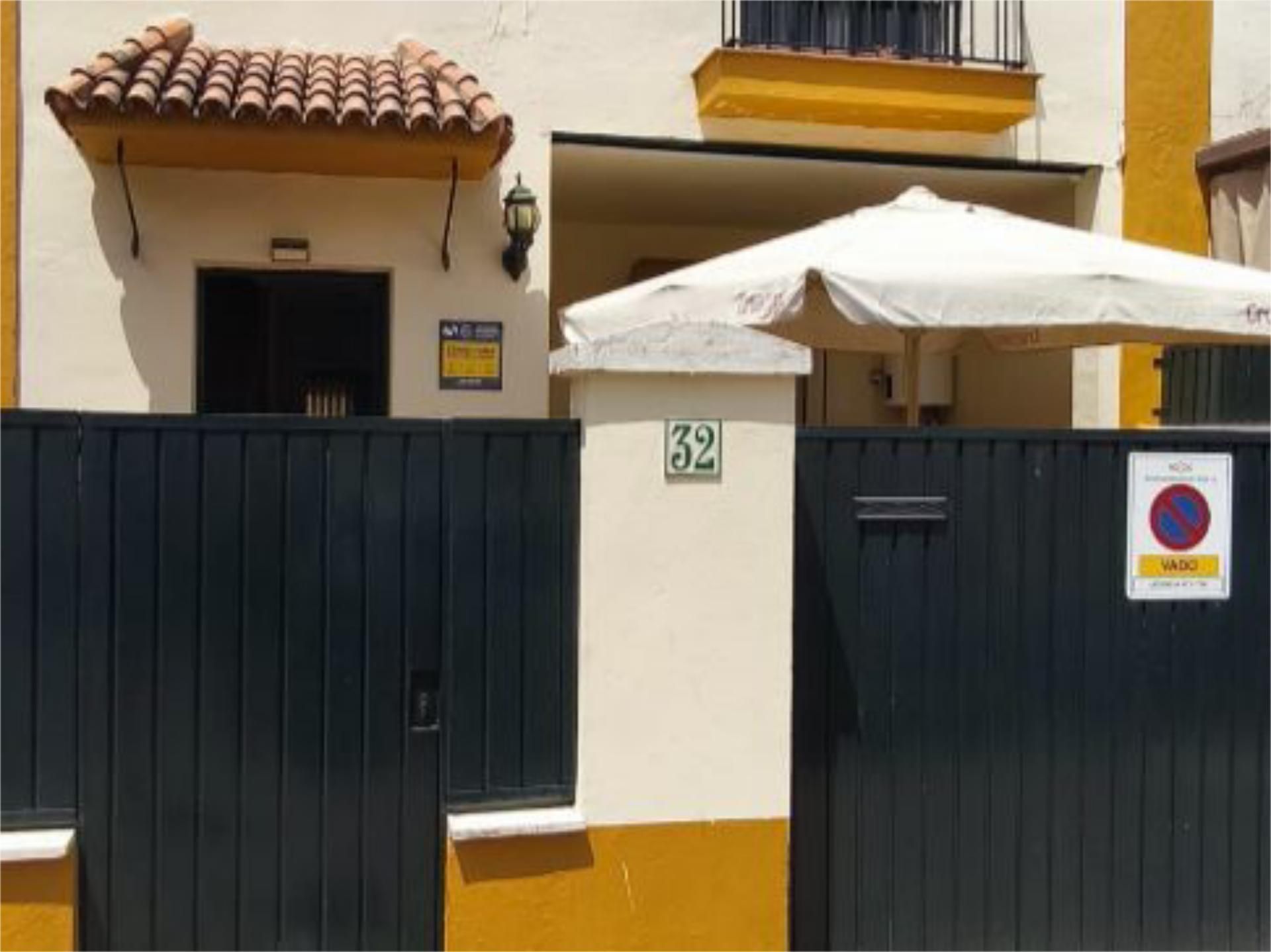 Exterior view of Single-family semi-detached to rent in  Sevilla Capital  with Air Conditioner, Terrace and Balcony