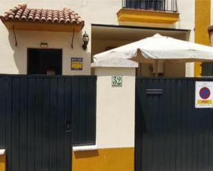 Vista exterior de Casa adosada de lloguer en  Sevilla Capital amb Aire condicionat, Terrassa i Balcó