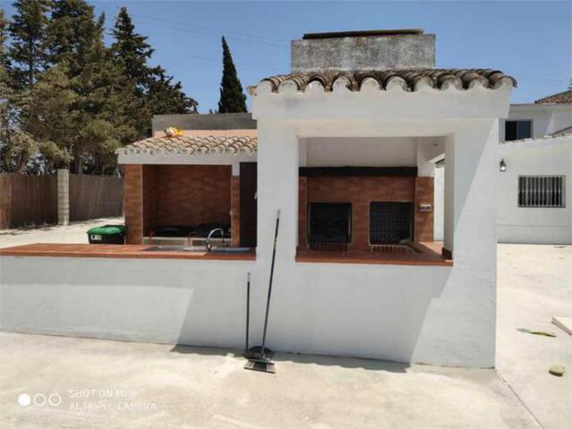 Exterior view of Single-family semi-detached for sale in Chiclana de la Frontera  with Heating, Private garden and Terrace