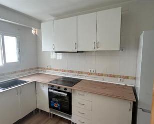 Cuina de Pis per a compartir en Lucena amb Parquet, Moblat i Balcó