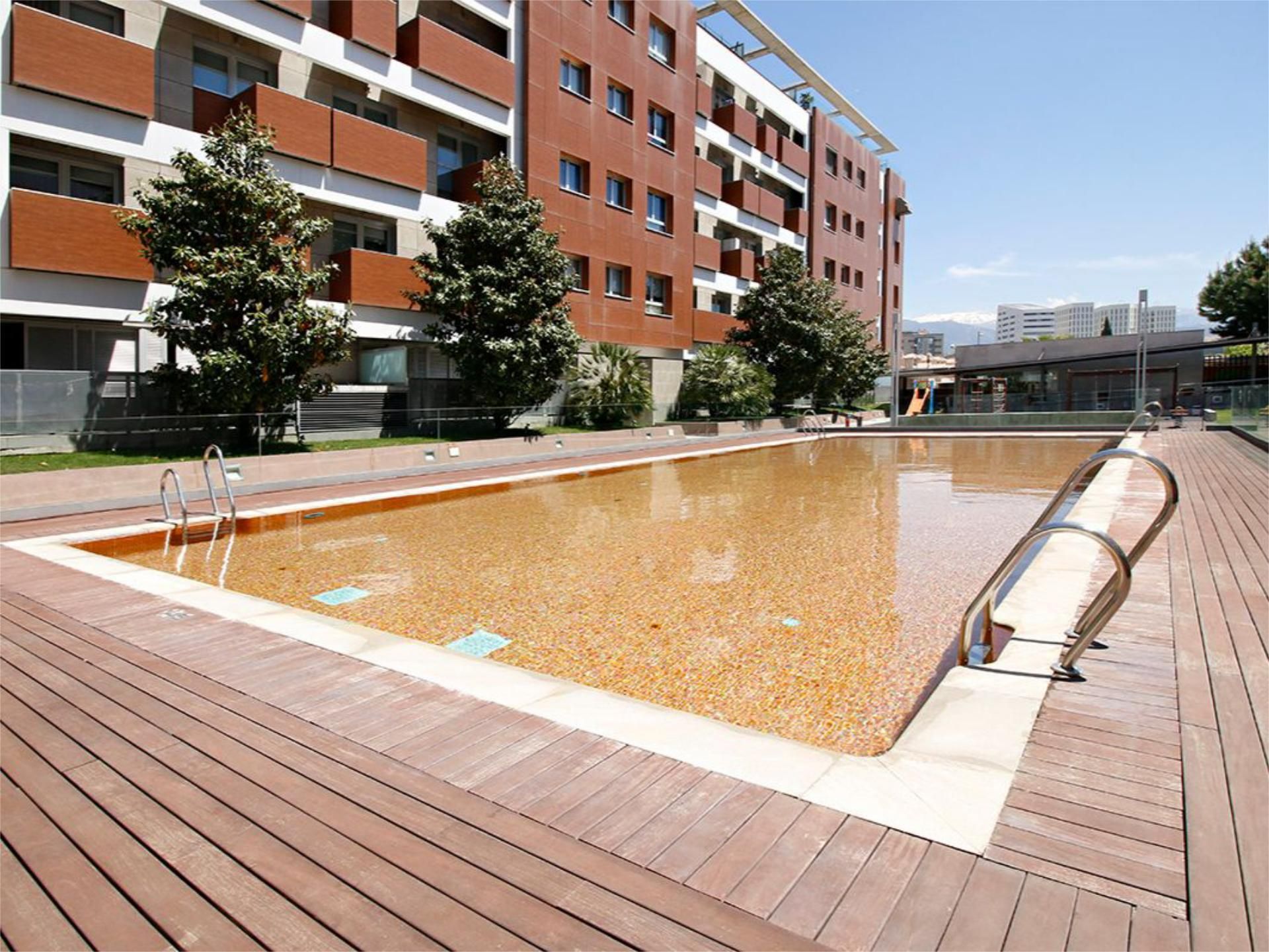 Swimming pool of Flat to rent in  Granada Capital  with Air Conditioner, Heating and Private garden