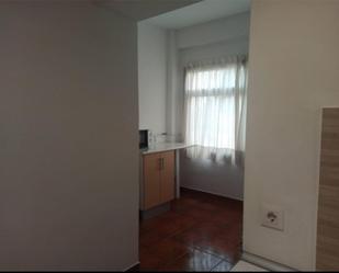 Cuina de Pis de lloguer en Algeciras amb Terrassa, Moblat i Forn