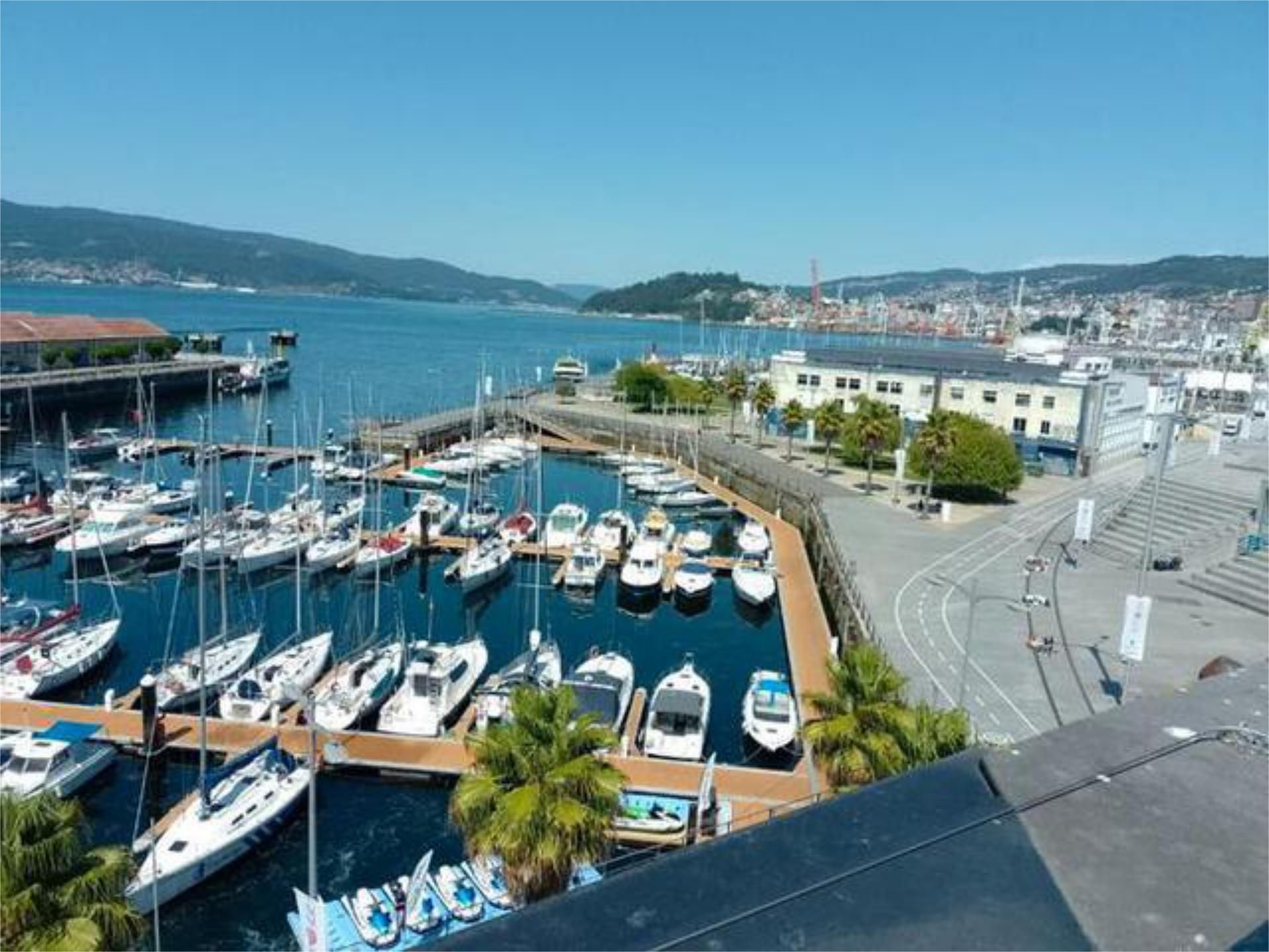 Vista exterior de Casa o xalet en venda en Vigo  amb Terrassa