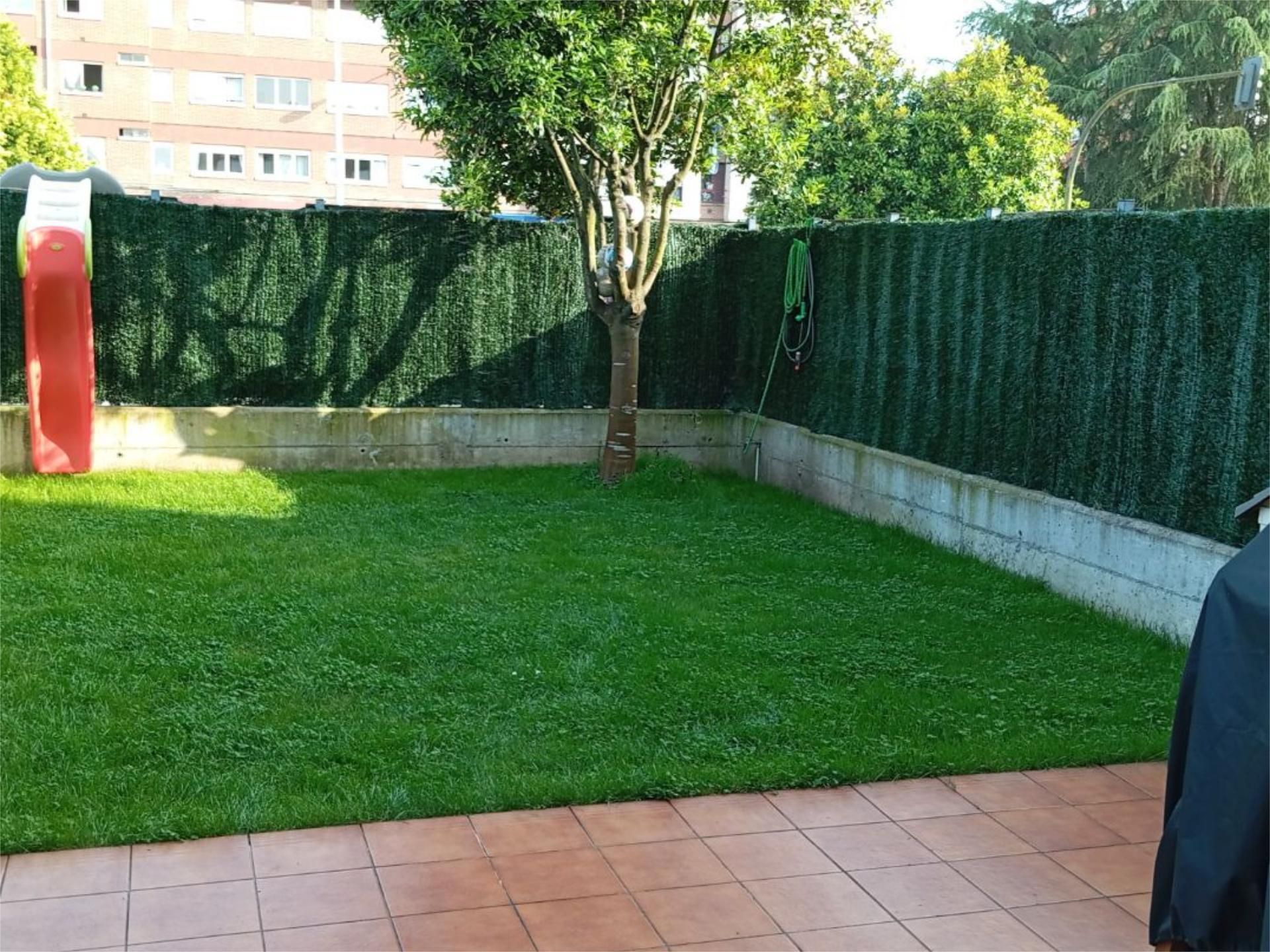Garden of Flat for sale in Oviedo   with Heating, Private garden and Parquet flooring