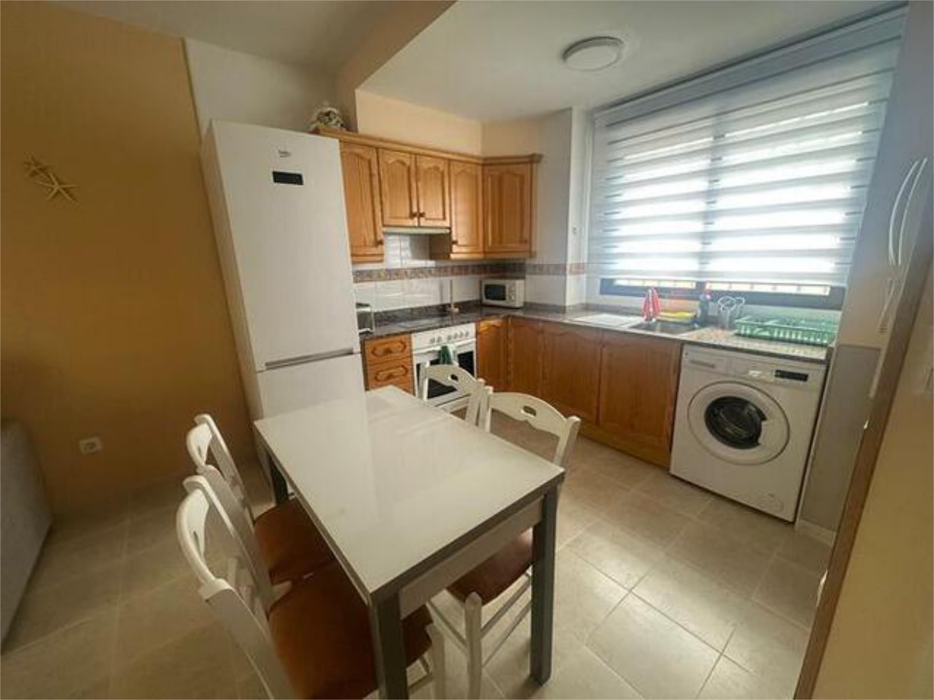 Cuina de Apartament de lloguer en Oropesa del Mar / Orpesa amb Calefacció, Terrassa i Piscina