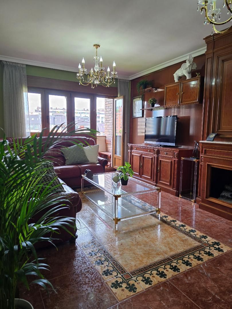 Living room of Flat to rent in Oviedo   with Heating, Parquet flooring and Terrace