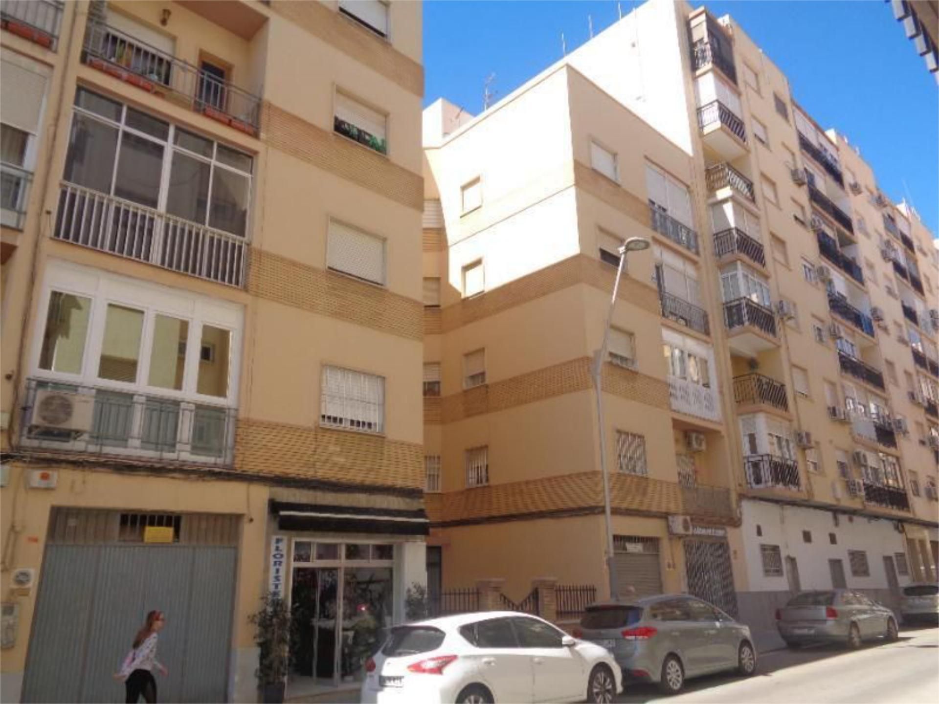 Vista exterior de Pis de lloguer en  Almería Capital amb Parquet, Terrassa i Moblat