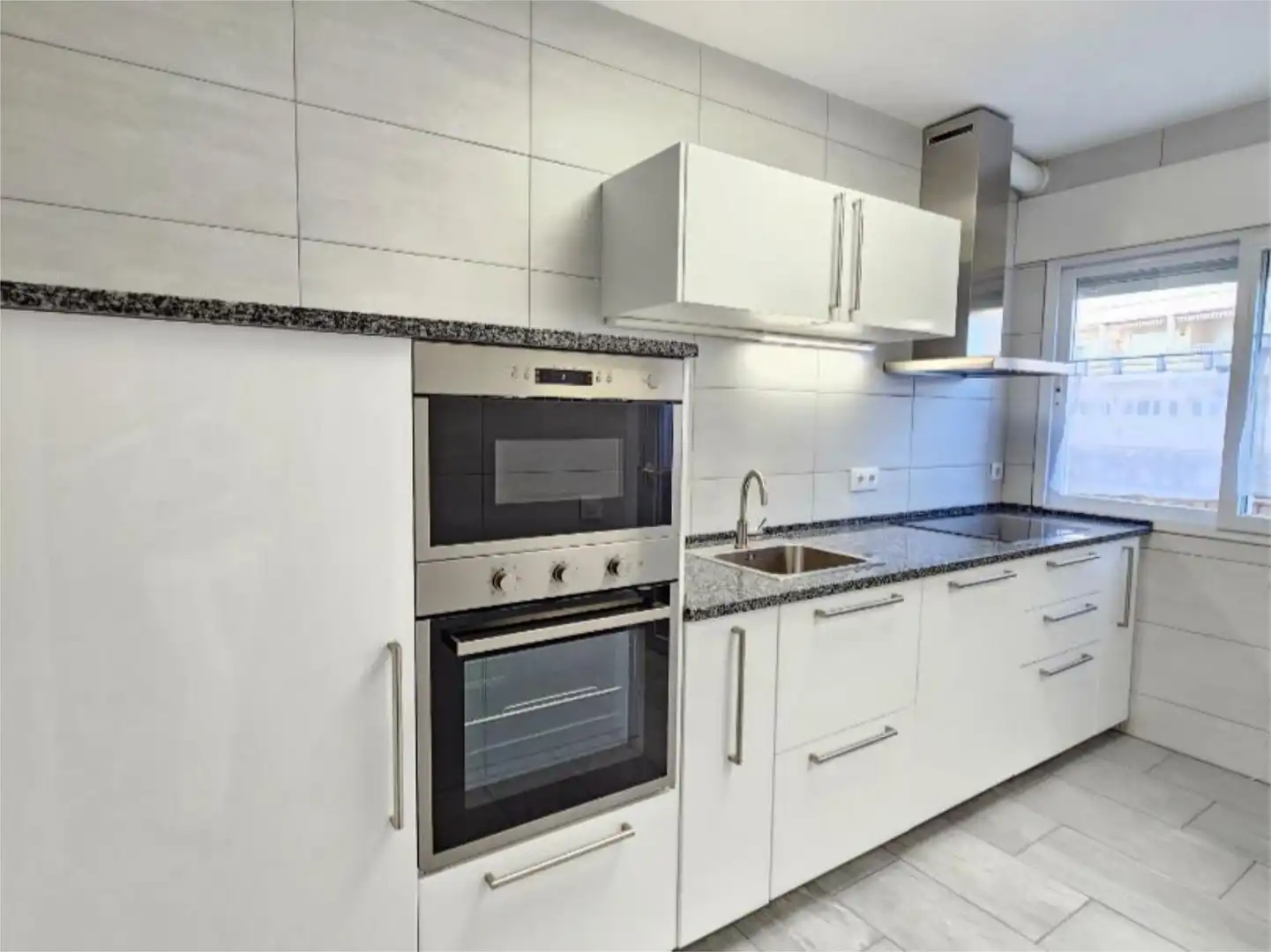 Flat for sale in Playa del Galán Kitchen of Flat for sale in La Manga del Mar Menor with Air Conditioner, Heating and Private garden
