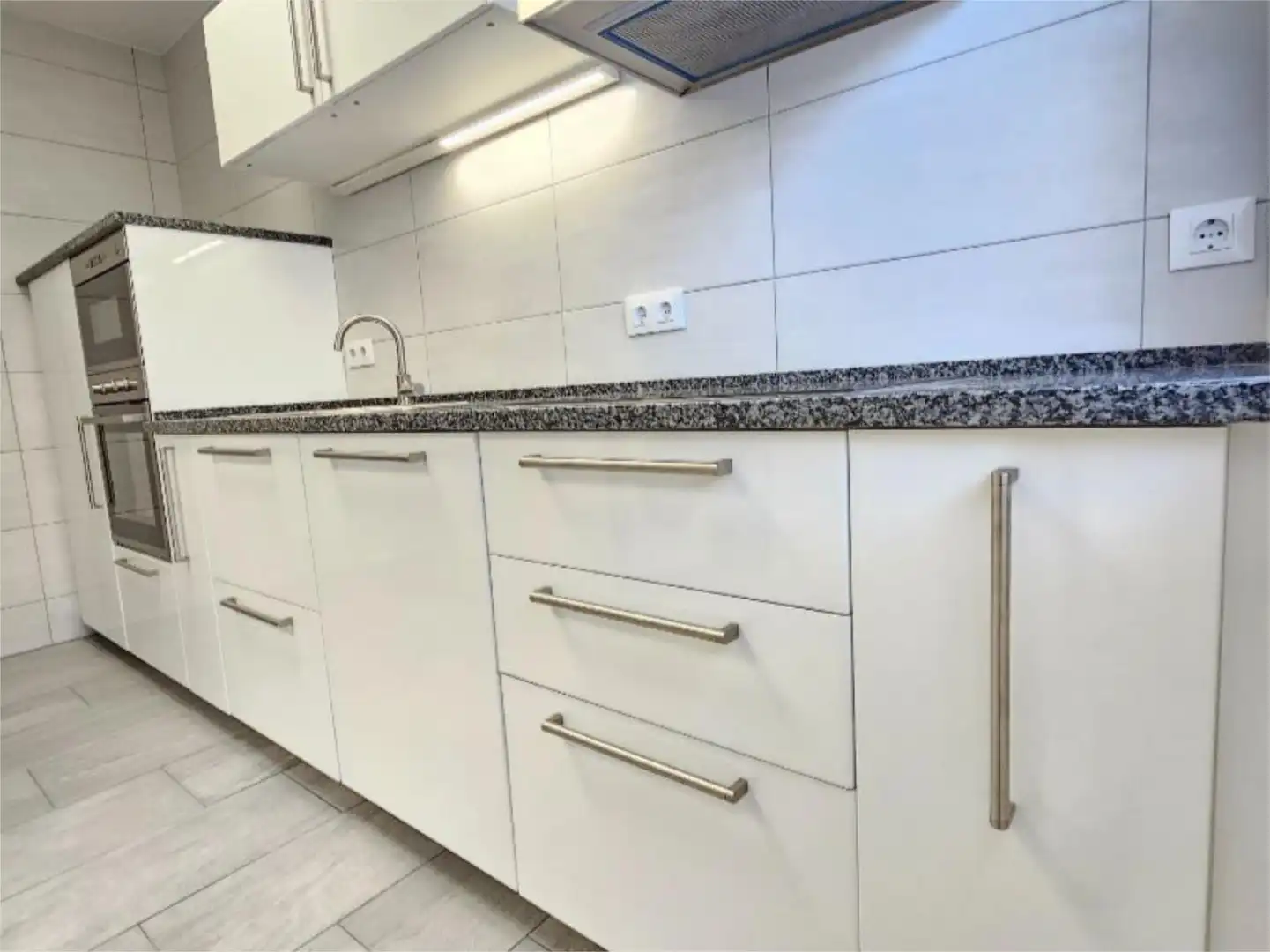 Flat for sale in Playa del Galán Kitchen of Flat for sale in La Manga del Mar Menor with Air Conditioner, Heating and Private garden