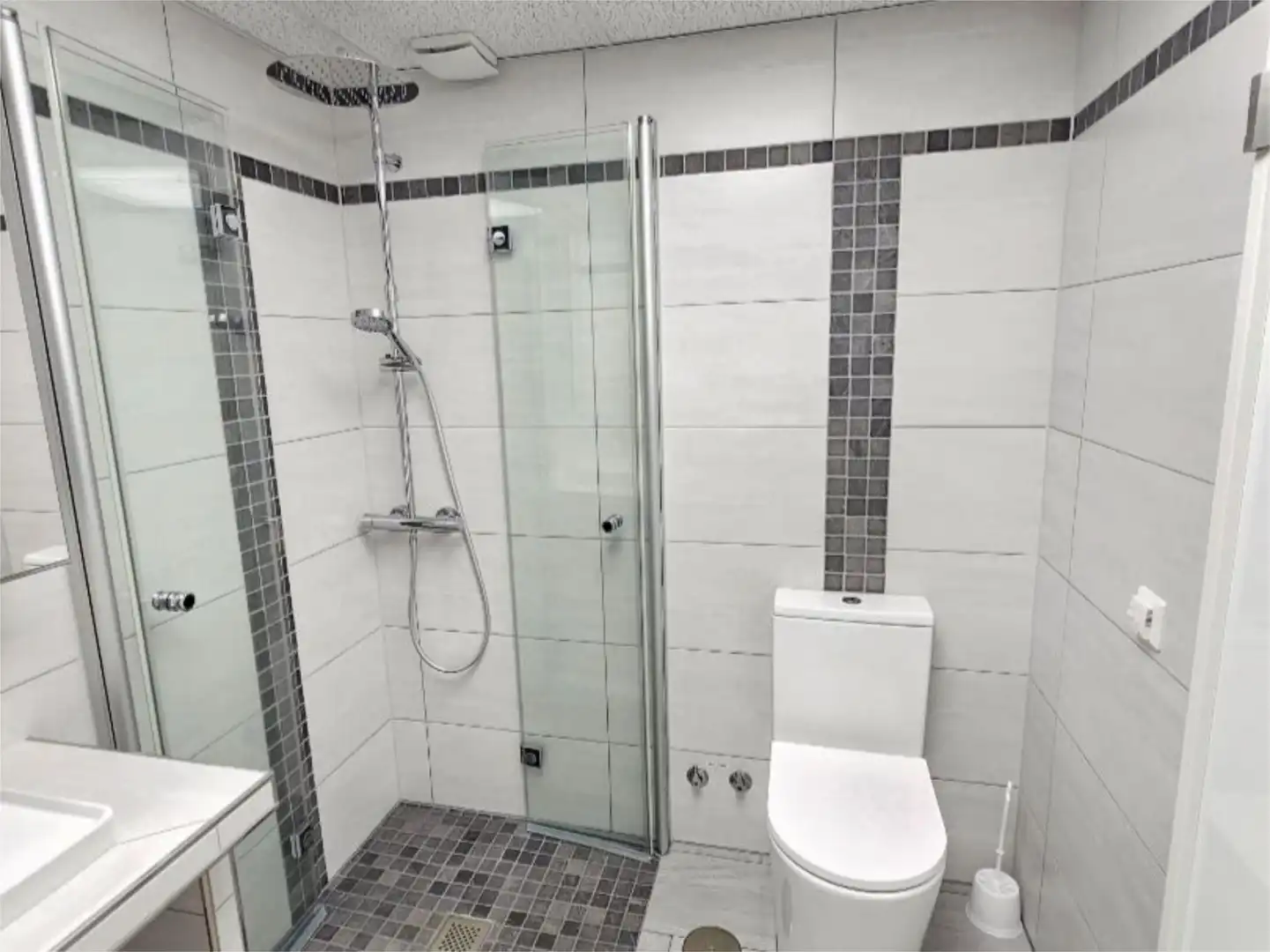 Flat for sale in Playa del Galán Bathroom of Flat for sale in La Manga del Mar Menor with Air Conditioner, Heating and Private garden