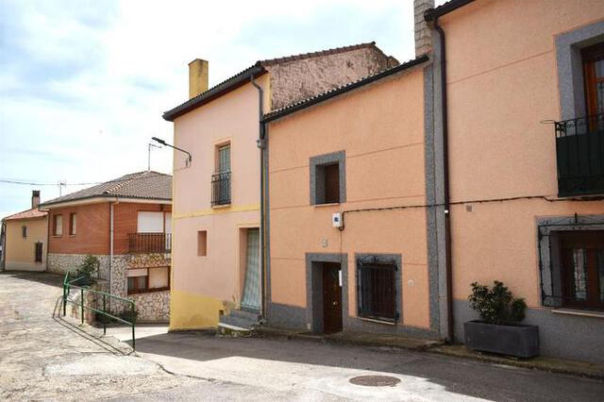Vista exterior de Casa o xalet en venda en Roa amb Calefacció, Traster i Moblat