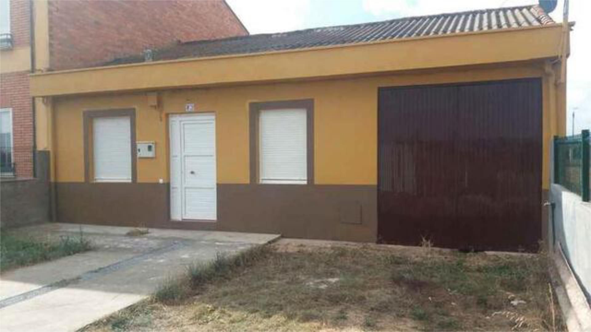 Vista exterior de Casa o xalet en venda en Roperuelos del Páramo