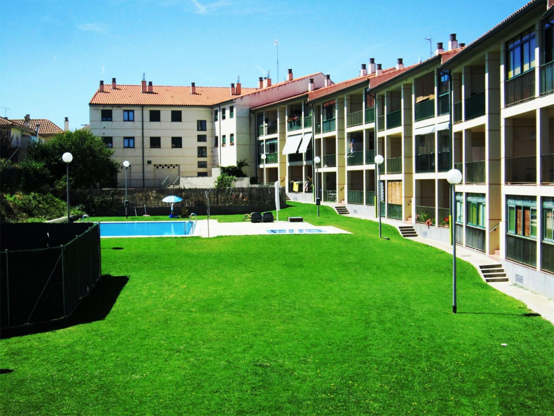 Piscina de Pis de lloguer en Morales del Vino amb Calefacció, Jardí privat i Parquet