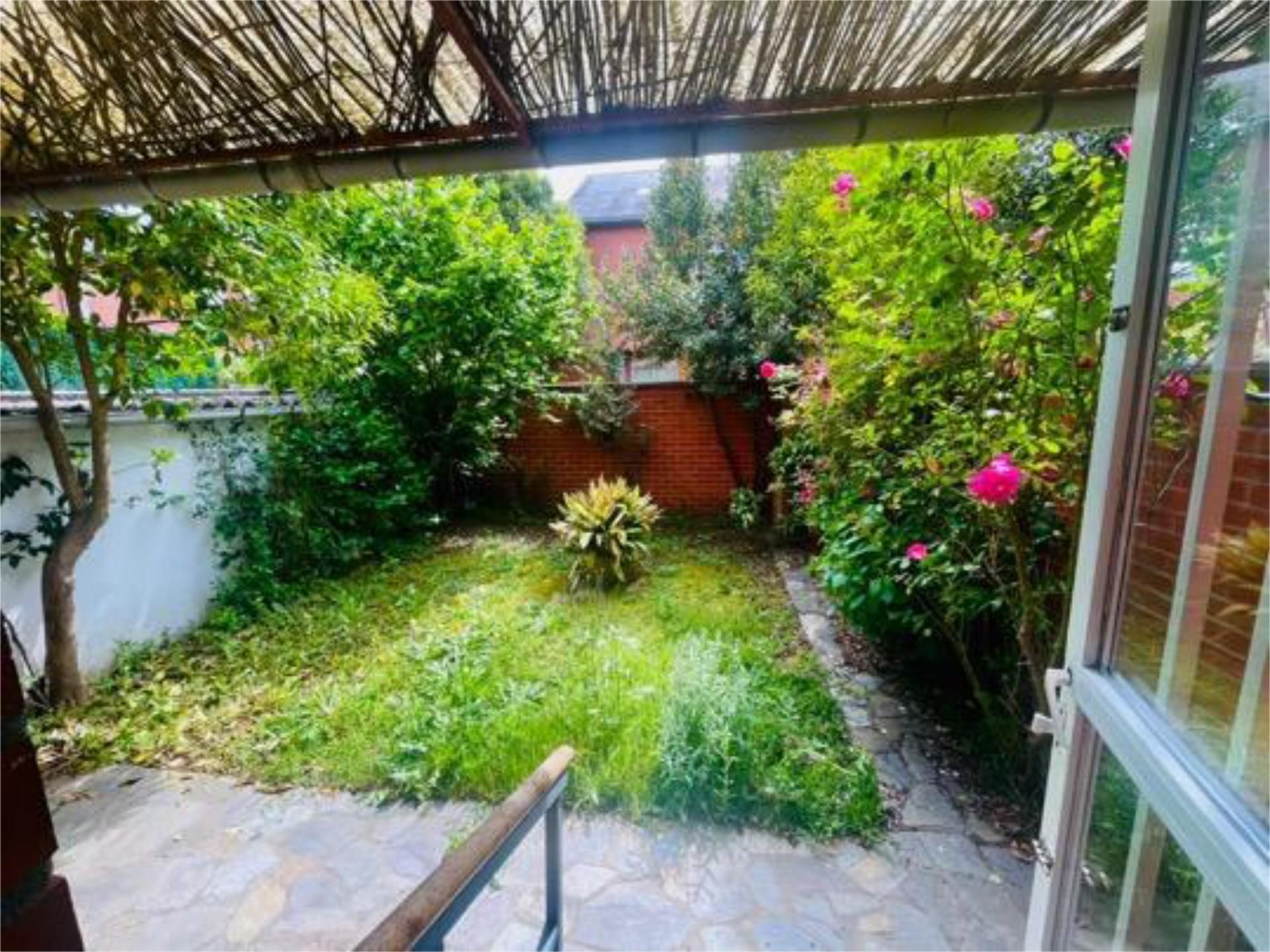 Jardí de Casa adosada en venda en Cacabelos amb Jardí privat, Terrassa i Traster