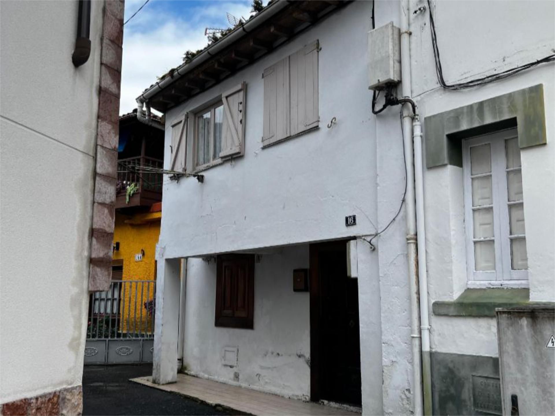 Vista exterior de Casa adosada en venda en Muros de Nalón