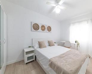 Bedroom of Flat to share in Pontevedra Capital   with Heating, Parquet flooring and Furnished