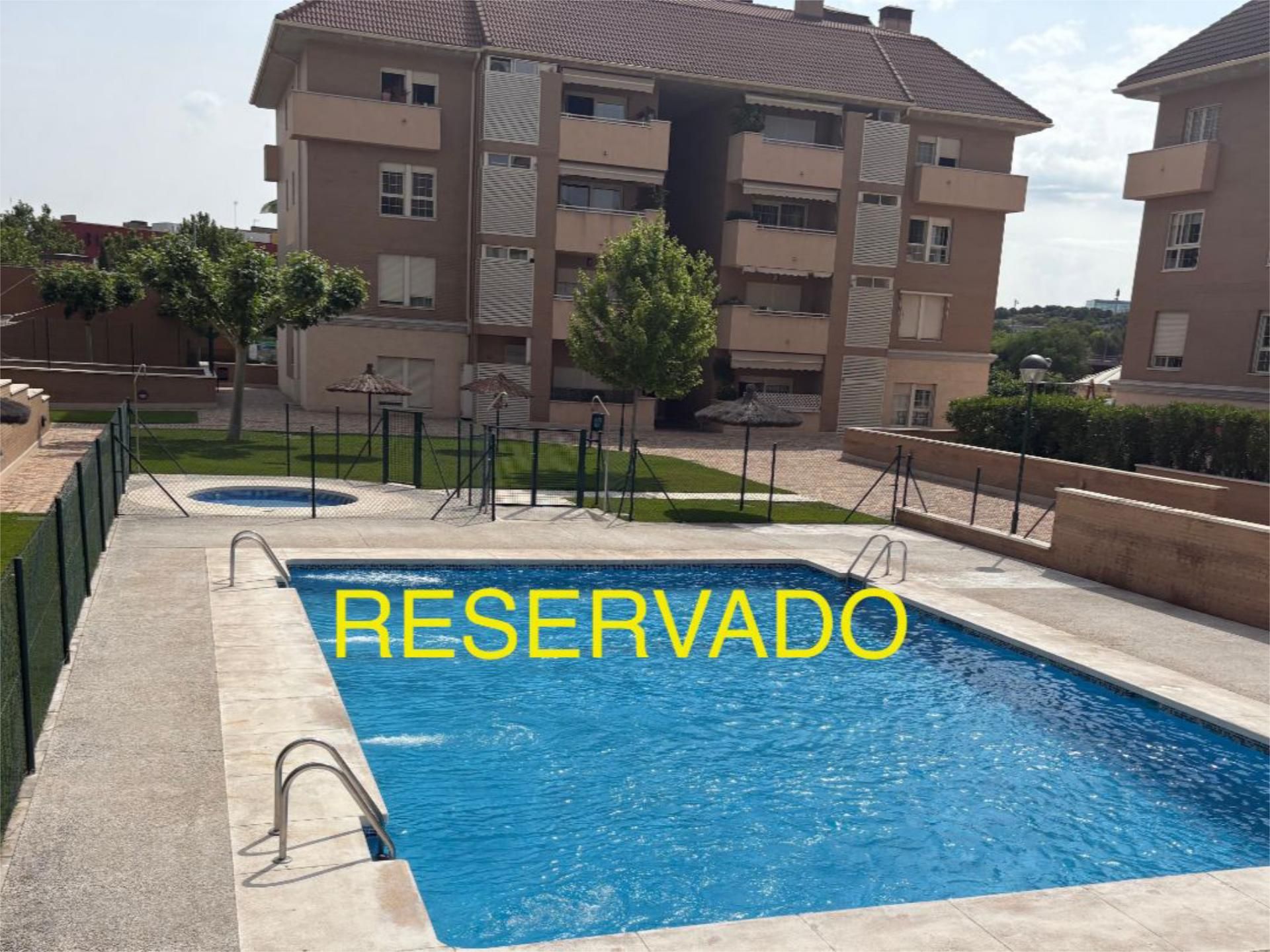 Piscina de Pis en venda en Boadilla del Monte amb Aire condicionat, Calefacció i Jardí privat