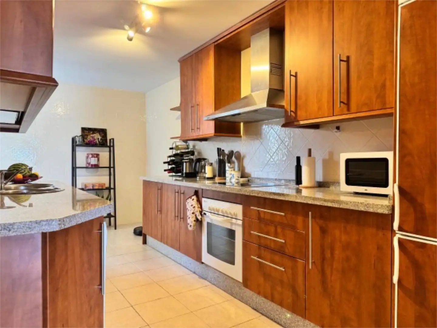 Flat for rent in Calle Hiedra, 9, Elviria Kitchen of Flat for rent in Marbella with Air Conditioner, Heating and Private garden