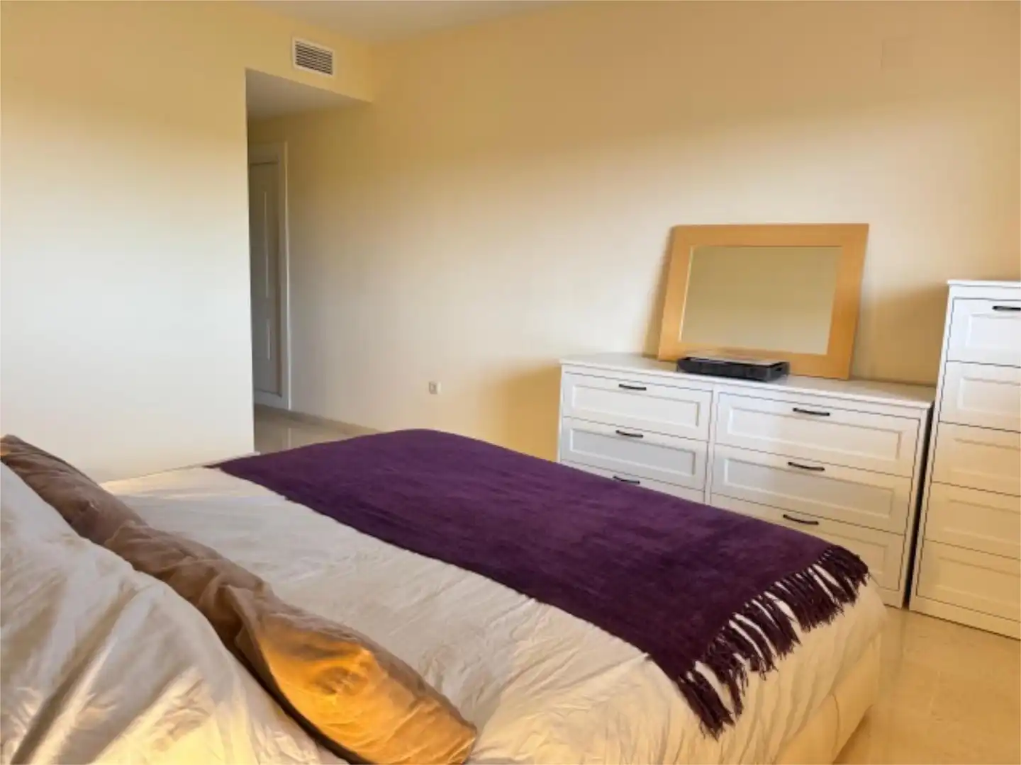 Flat for rent in Calle Hiedra, 9, Elviria Bedroom of Flat for rent in Marbella with Air Conditioner, Heating and Private garden