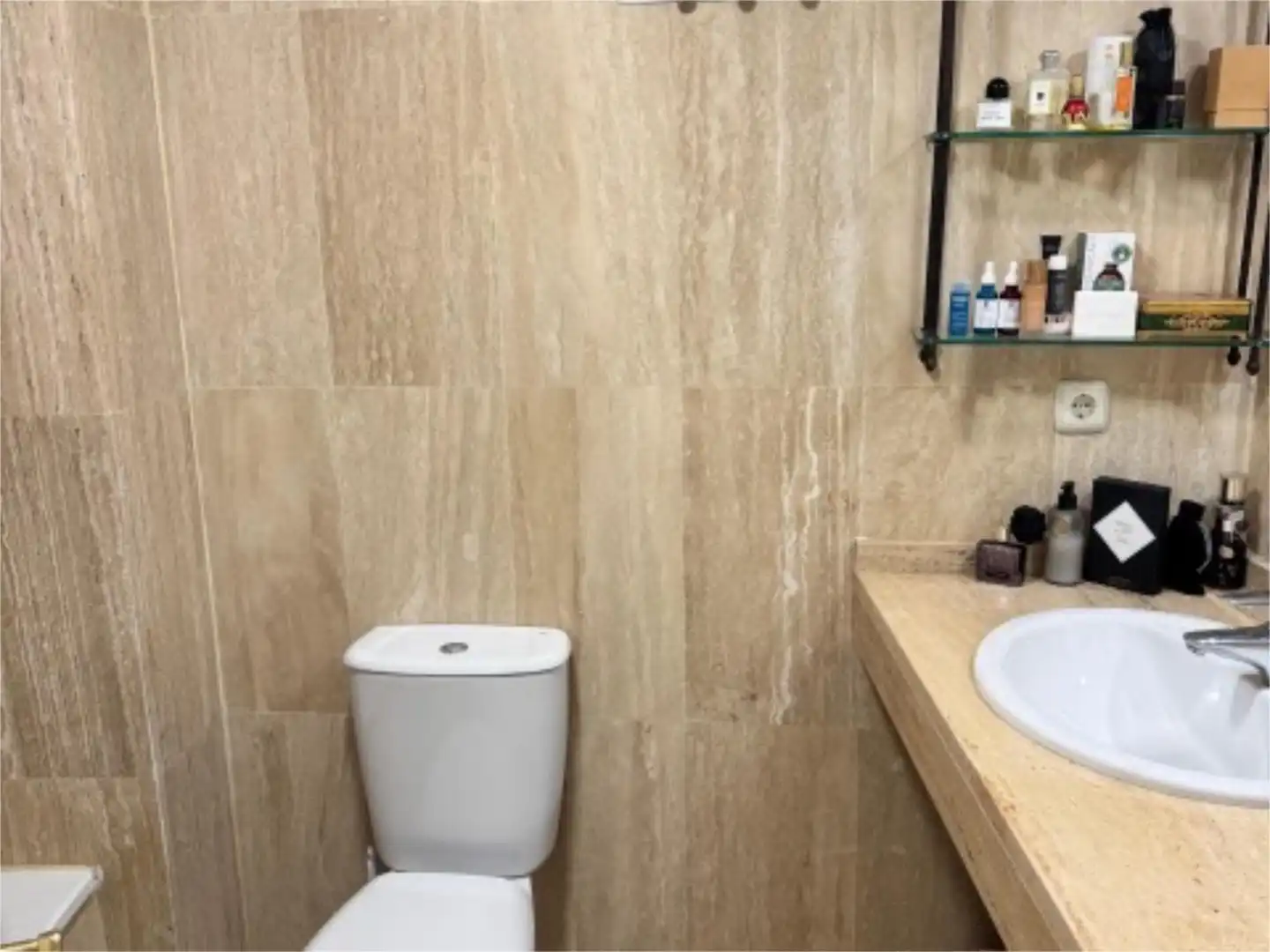 Flat for rent in Calle Hiedra, 9, Elviria Bathroom of Flat for rent in Marbella with Air Conditioner, Heating and Private garden