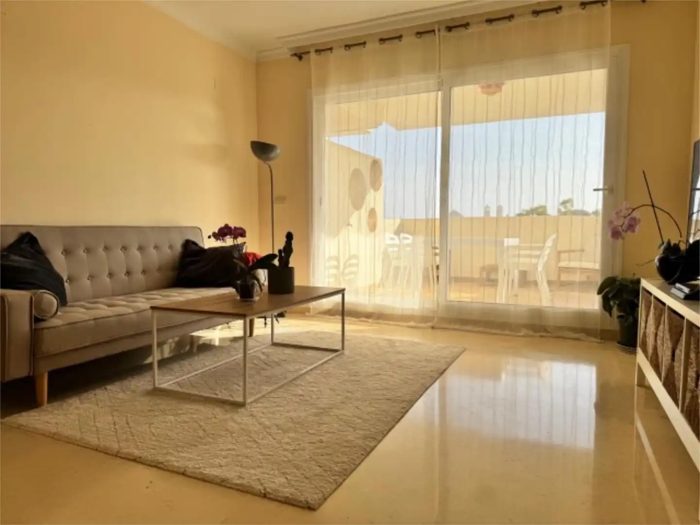 Flat for rent in Calle Hiedra, 9, Elviria Living room of Flat for rent in Marbella with Air Conditioner, Heating and Private garden