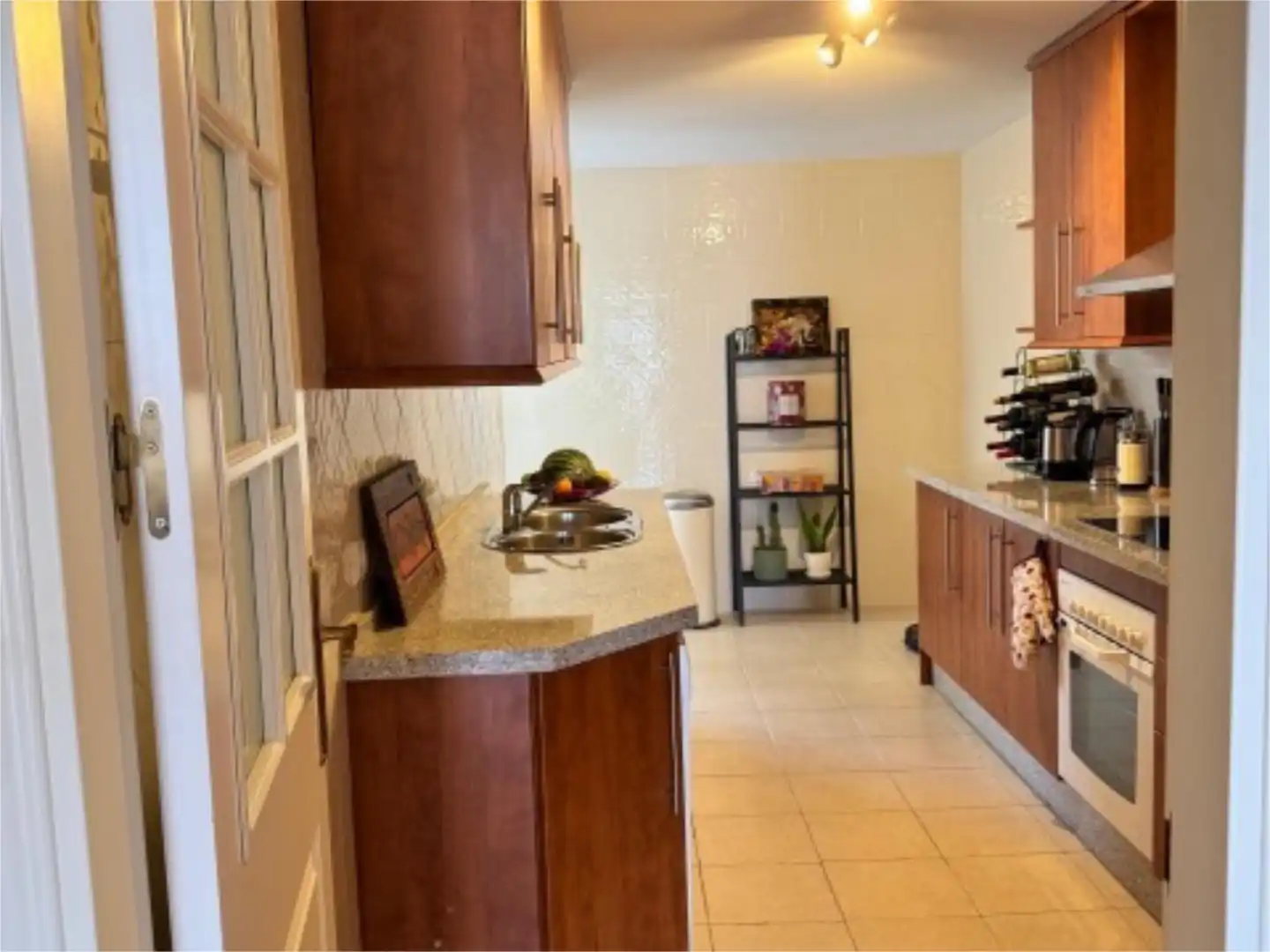 Flat for rent in Calle Hiedra, 9, Elviria Kitchen of Flat for rent in Marbella with Air Conditioner, Heating and Private garden