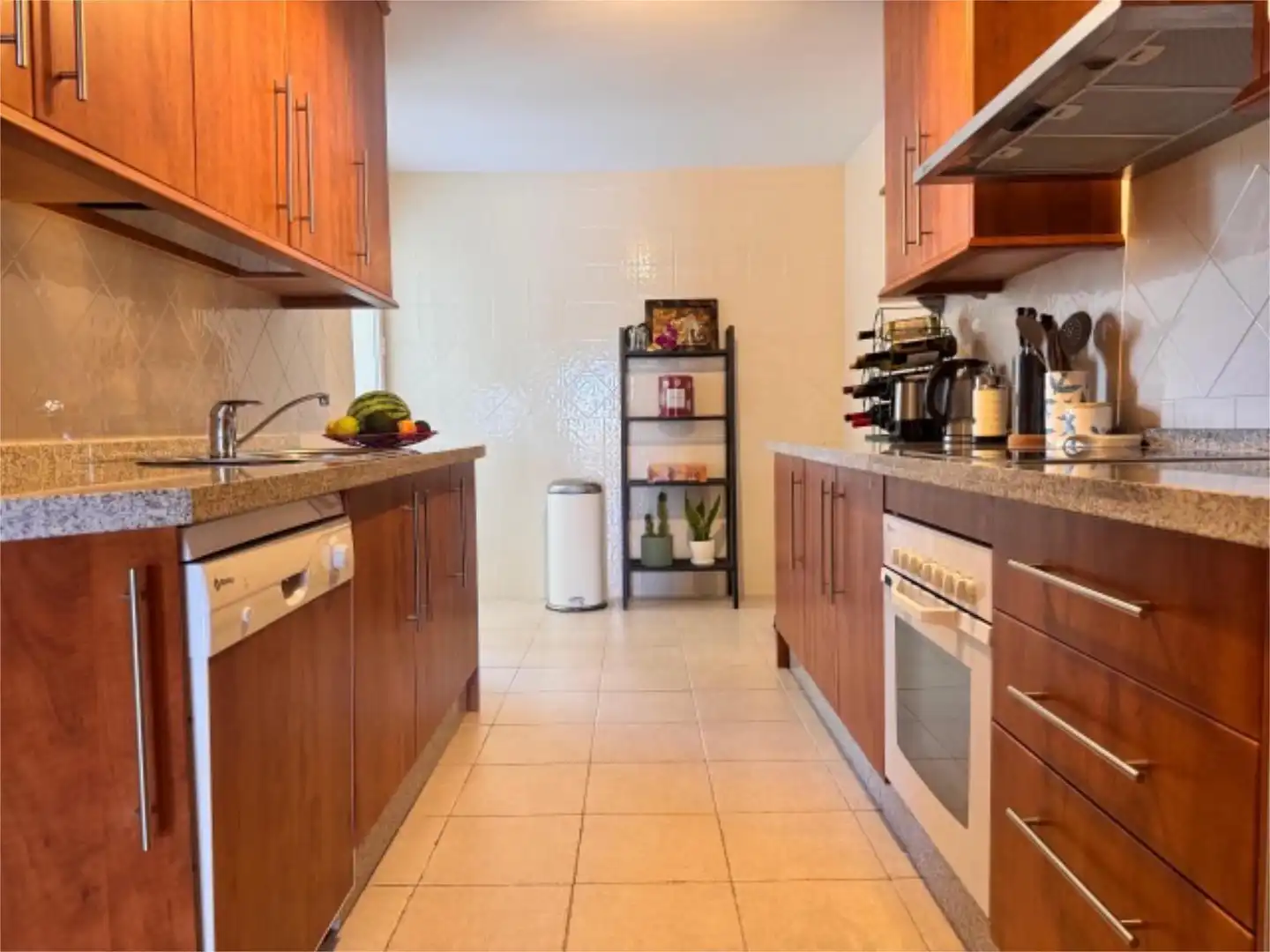 Flat for rent in Calle Hiedra, 9, Elviria Kitchen of Flat for rent in Marbella with Air Conditioner, Heating and Private garden
