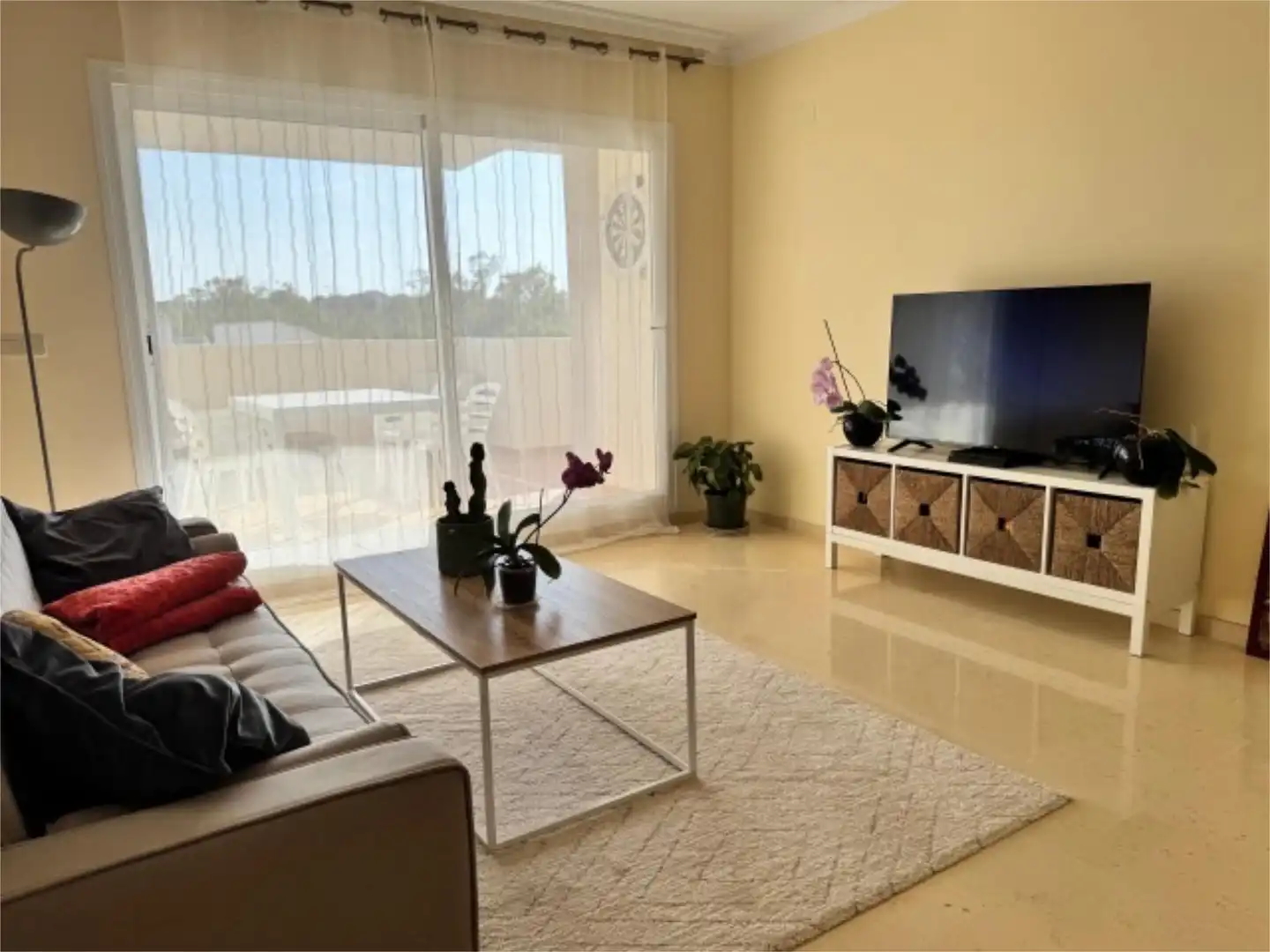 Flat for rent in Calle Hiedra, 9, Elviria Living room of Flat for rent in Marbella with Air Conditioner, Heating and Private garden