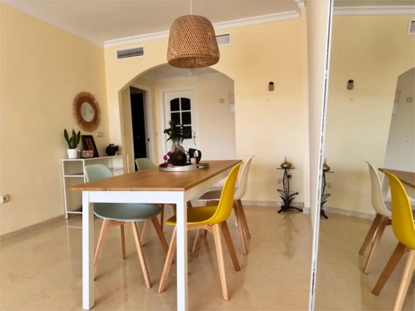 Flat for rent in Calle Hiedra, 9, Elviria Dining room of Flat for rent in Marbella with Air Conditioner, Heating and Private garden