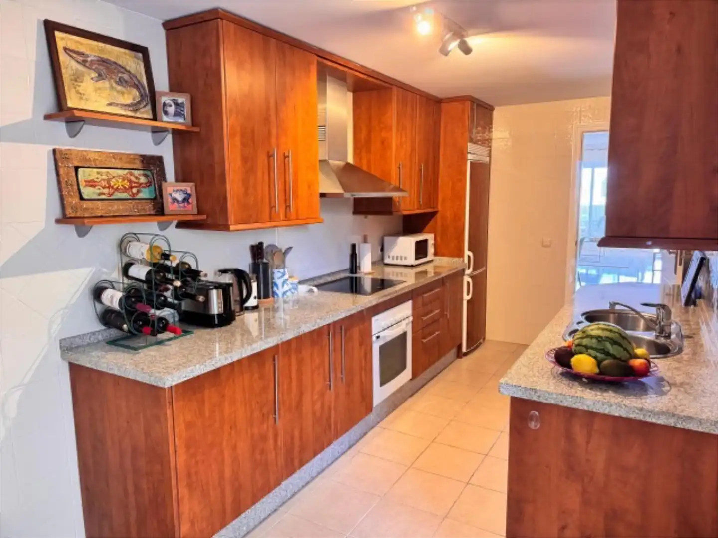 Flat for rent in Calle Hiedra, 9, Elviria Kitchen of Flat for rent in Marbella with Air Conditioner, Heating and Private garden