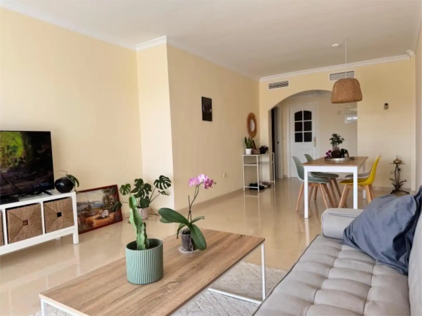 Flat for rent in Calle Hiedra, 9, Elviria Living room of Flat for rent in Marbella with Air Conditioner, Heating and Private garden