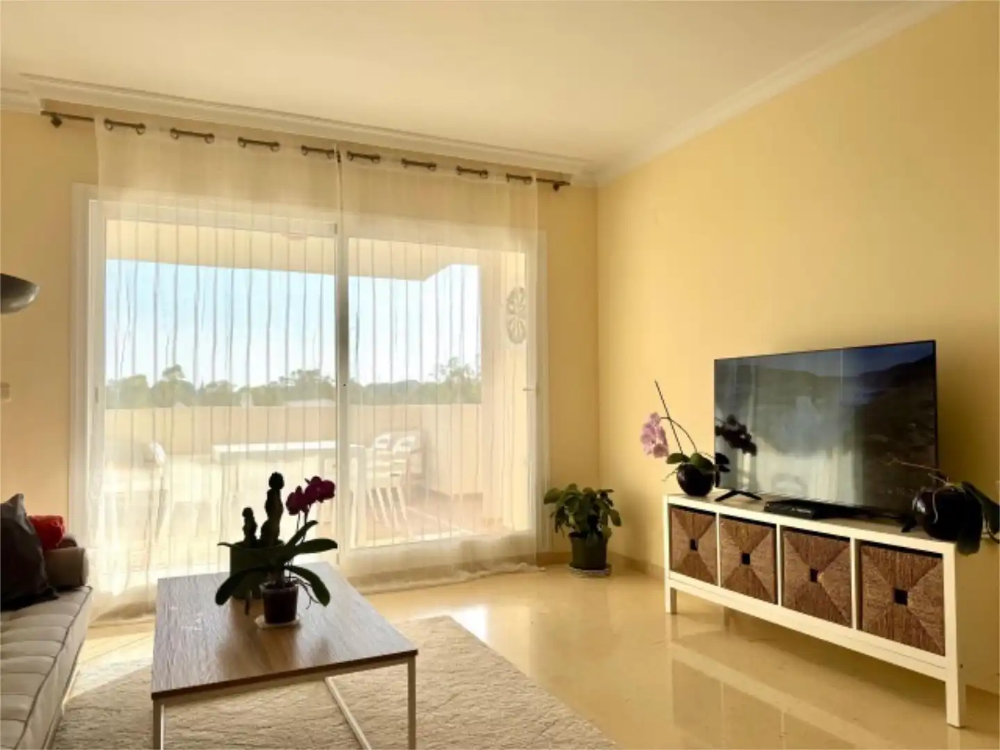 Flat for rent in Calle Hiedra, 9, Elviria Living room of Flat for rent in Marbella with Air Conditioner, Heating and Private garden