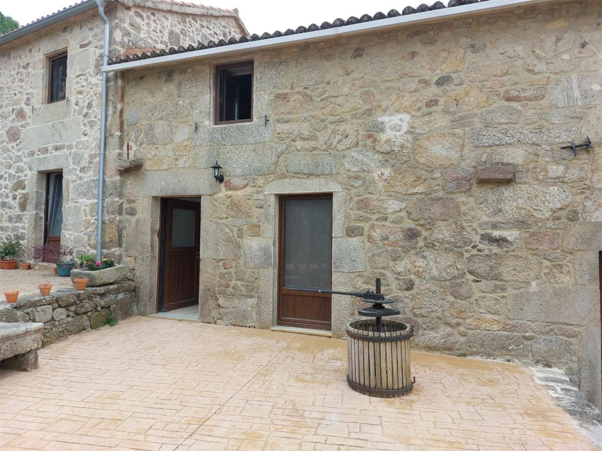 Casa adosada de lloguer a Aldea Cabanas, 13, Brión