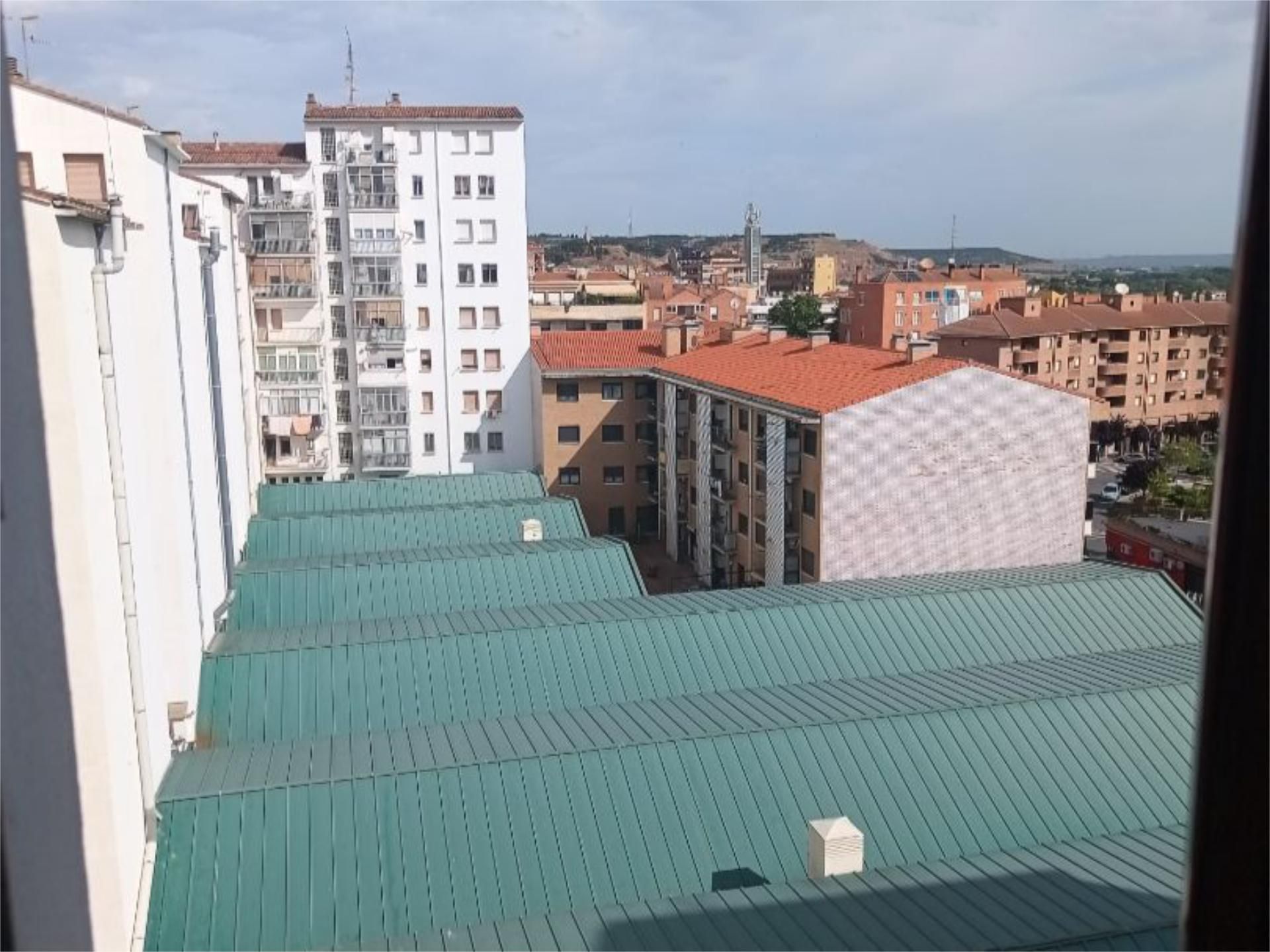 Vista exterior de Pis per a compartir en Tudela amb Calefacció, Terrassa i Moblat