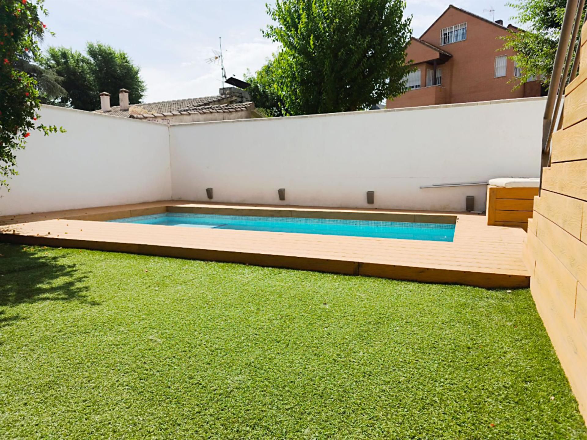 Swimming pool of Flat for sale in Pozuelo de Alarcón  with Air Conditioner, Heating and Private garden