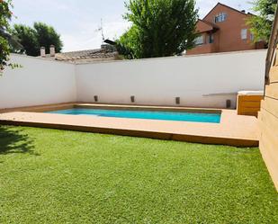Swimming pool of Flat for sale in Pozuelo de Alarcón  with Air Conditioner, Terrace and Swimming Pool
