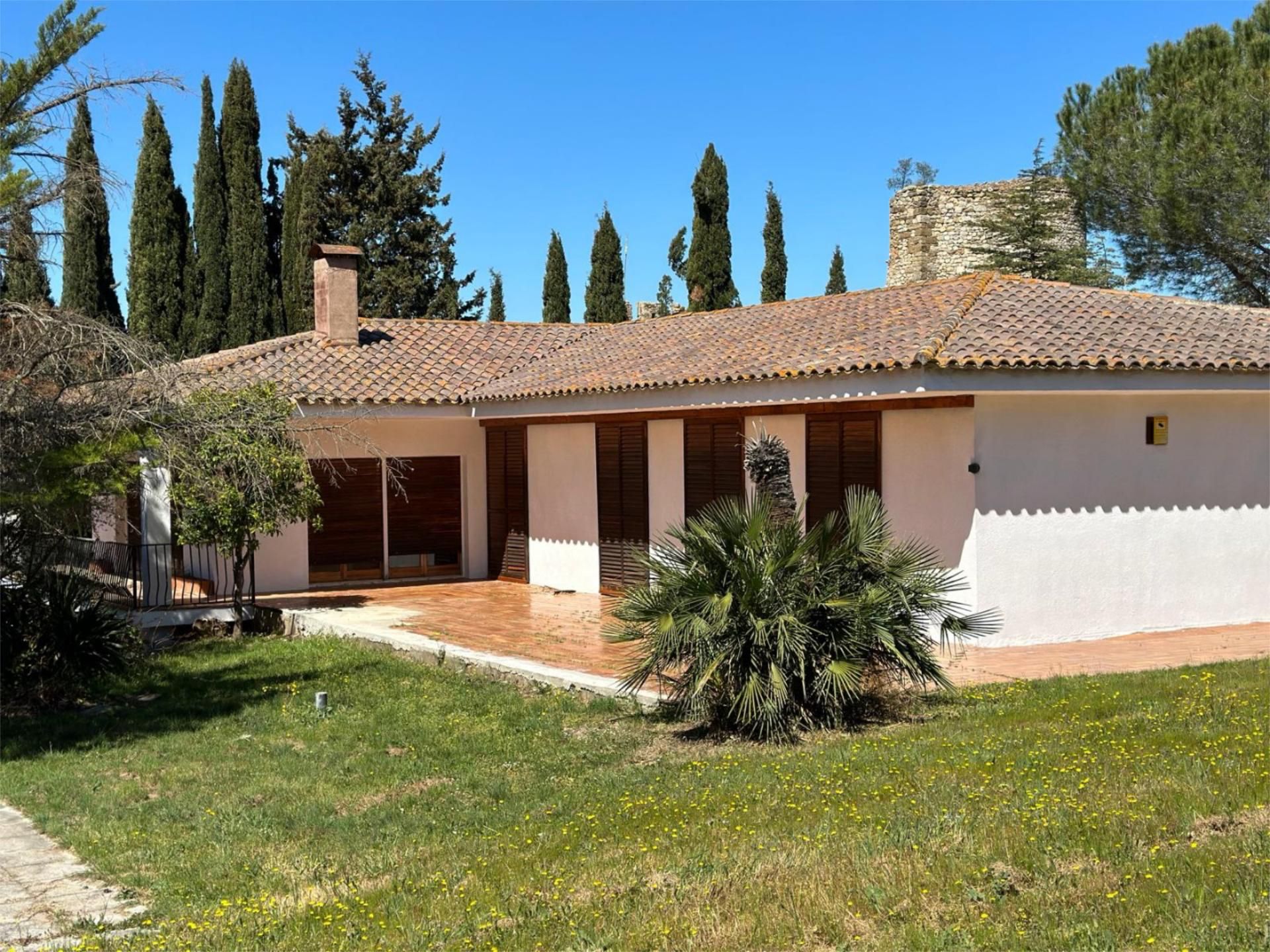 Vista exterior de Pis en venda en Saus, Camallera i Llampaies amb Calefacció, Jardí privat i Terrassa