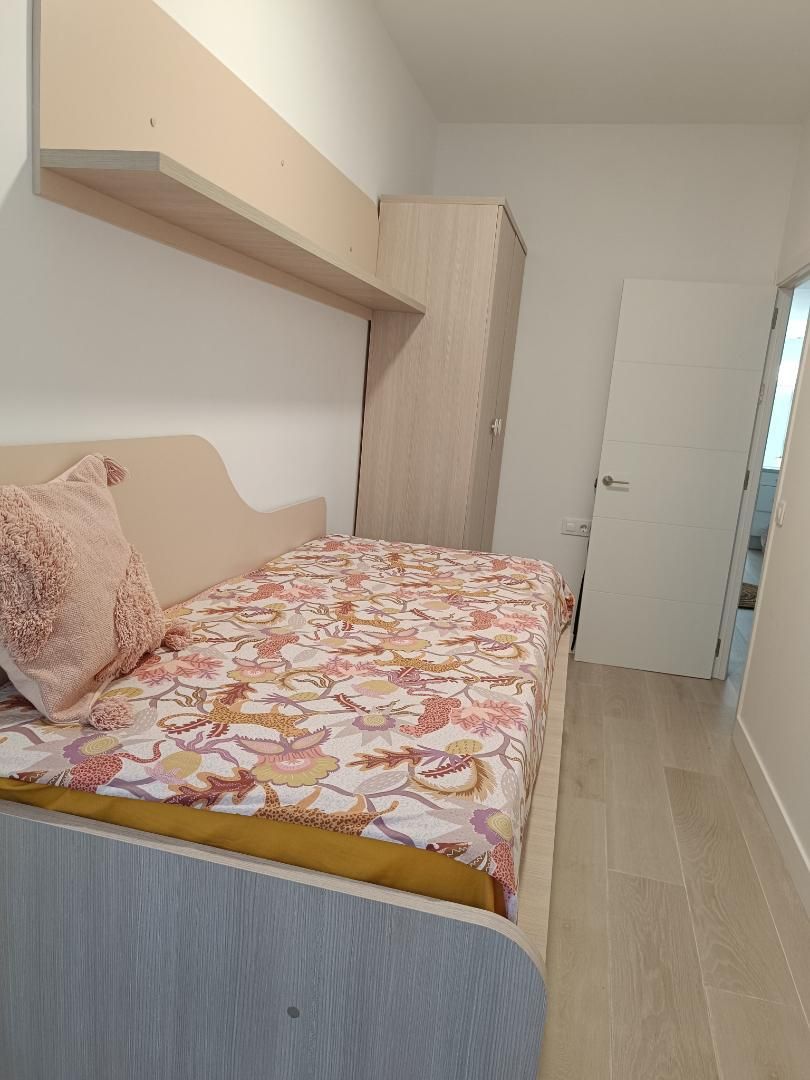 Bedroom of Flat to share in  Sevilla Capital  with Air Conditioner, Furnished and Oven